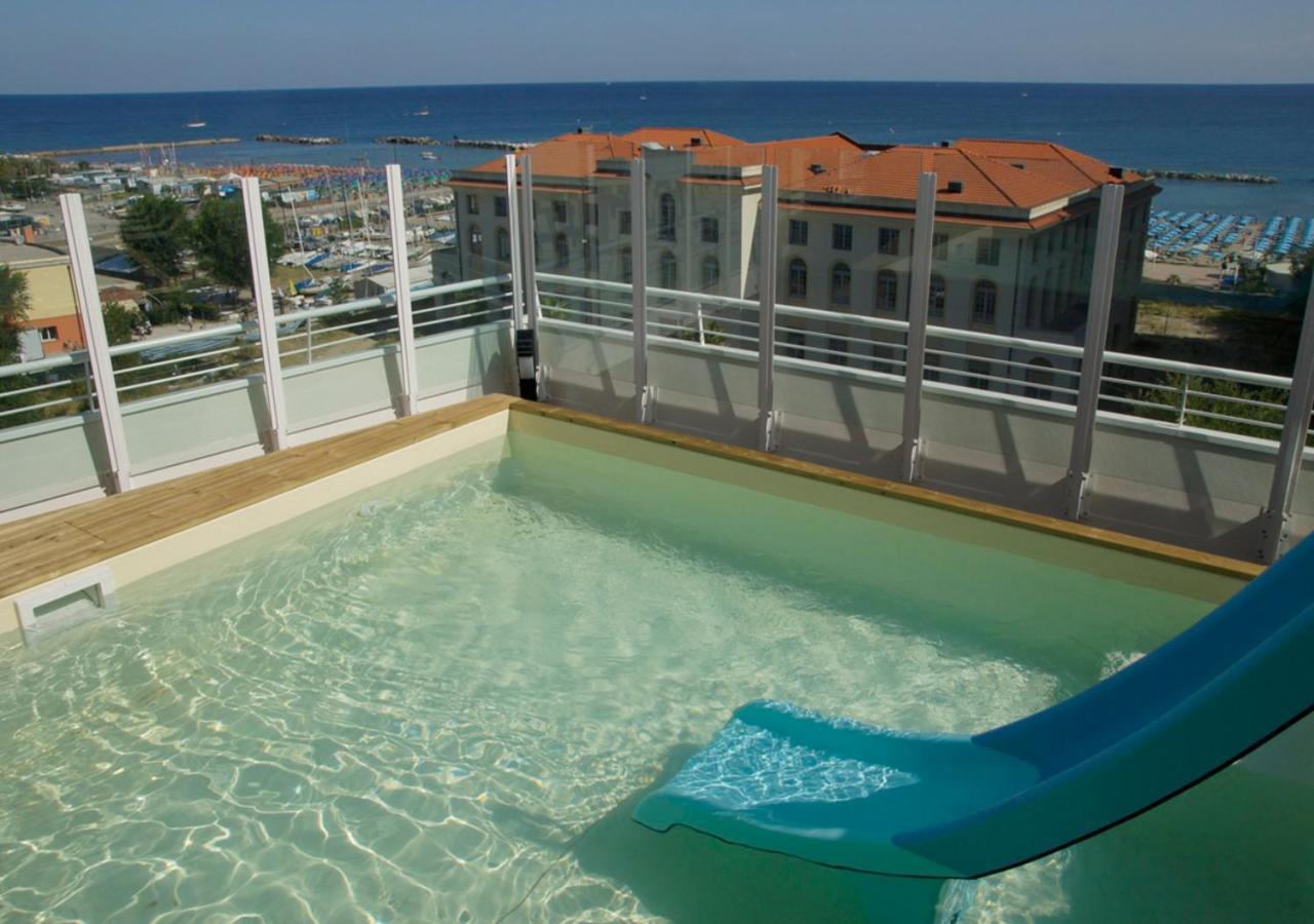 Hotel Aragosta Cattolica Eksteriør bilde